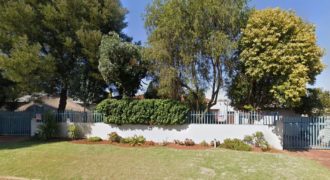 5 bedroom house with a 2 bedroom flat in Florentia R1 780 000