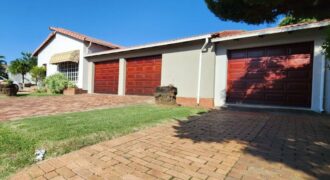 4 bedroom home, 3 garages. Rubenstein Alberton