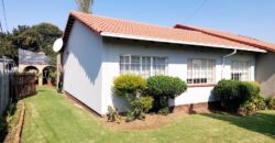 4 bedroom home, 3 garages. Rubenstein Alberton